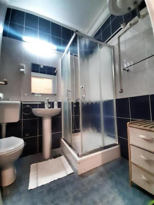 Yellow Diamond Nis Bagian luar foto