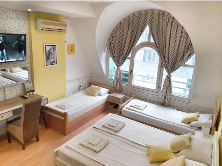 Yellow Diamond Nis Bagian luar foto